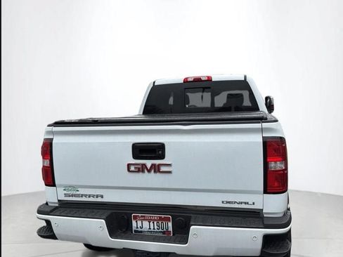 Used 2017 GMC Sierra 2500 Denali w/ Duramax Plus Package AWD/4WD image 8
