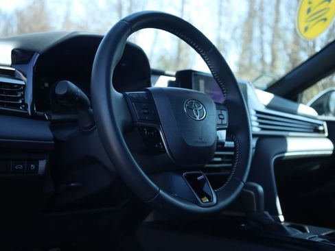 Used 2025 Toyota Camry SE image 21