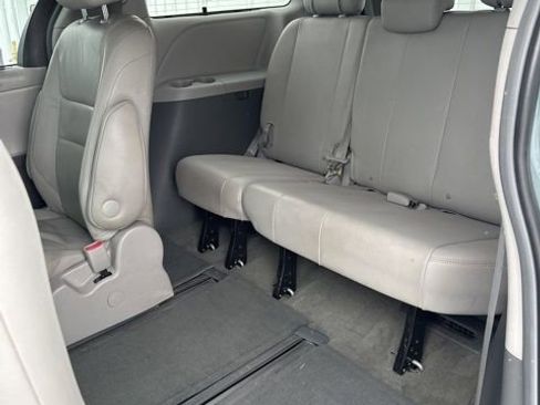 Used 2015 Toyota Sienna AWD image 40