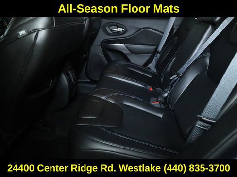 Used 2019 Jeep Cherokee Latitude Plus w/ Cold Weather Group AWD/4WD image 14