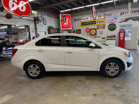 Used 2015 Chevrolet Sonic LT FWD image 6