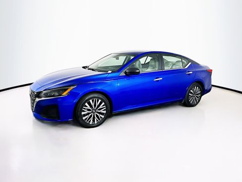 Used 2025 Nissan Altima 2.5 SV image 4