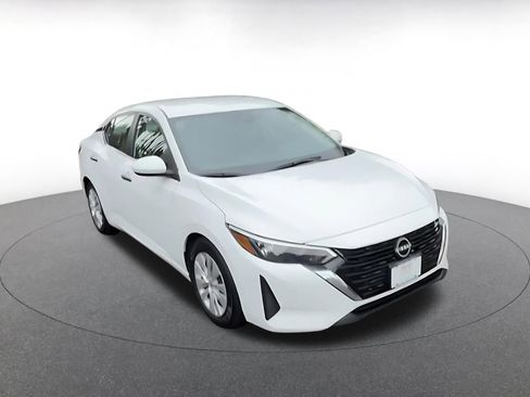 Used 2025 Nissan Sentra S image 3