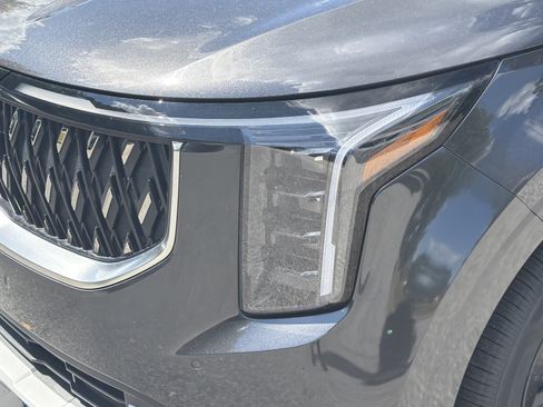 Certified 2025 Kia Carnival FWD image 30