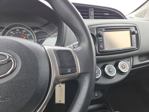 Used 2017 Toyota Yaris L image 19