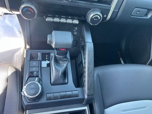 Used 2025 Toyota Tacoma TRD Sport AWD/4WD image 21