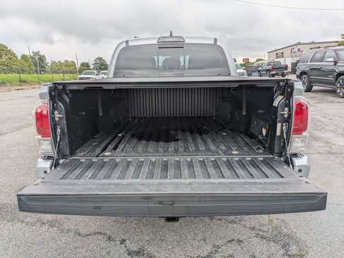 Used 2019 Toyota Tacoma Limited AWD/4WD image 7