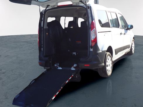 Used 2022 Ford Transit Connect XL image 2