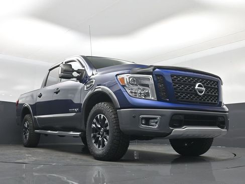 Used 2017 Nissan Titan PRO-4X w/ Pro-4x Convenience Package AWD/4WD image 32