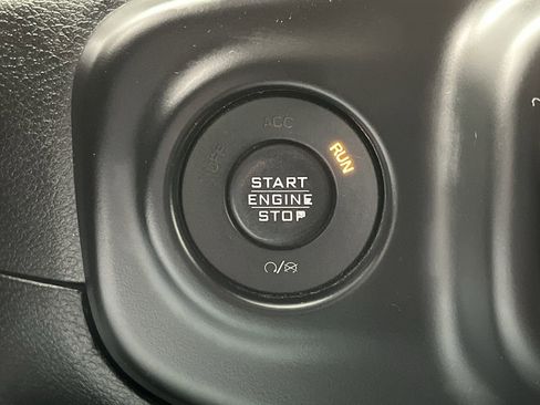 Used 2018 Jeep Wrangler Unlimited Sahara image 18