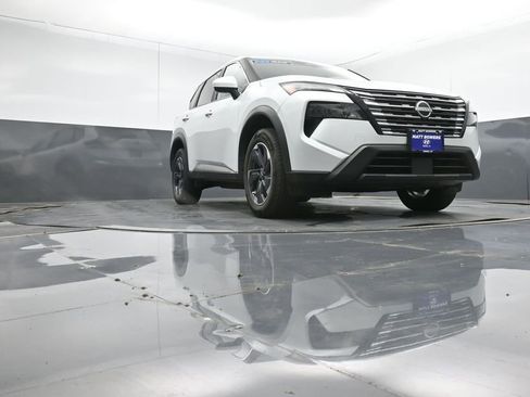 Used 2025 Nissan Rogue SV image 46