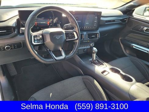 Used 2025 Ford Mustang Coupe image 9