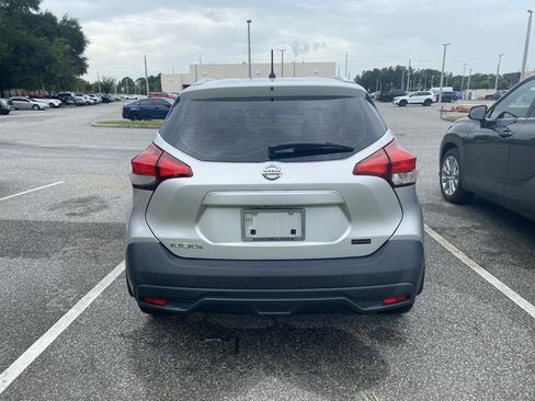Used 2019 Nissan Kicks S FWD image 19