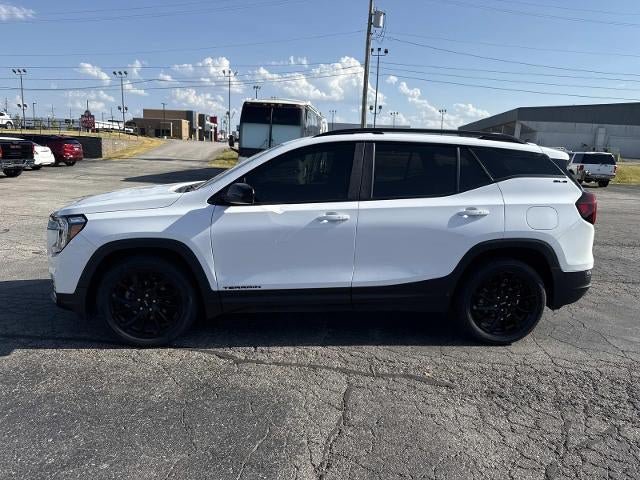 Used 2024 GMC Terrain SLE w/ Driver Convenience Package FWD image 9