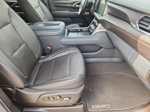 Used 2022 GMC Yukon XL Denali w/ Denali Premium Package RWD image 29