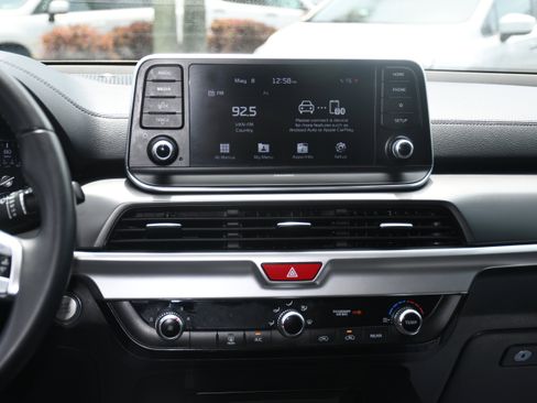 Used 2020 Kia Telluride LX FWD image 15