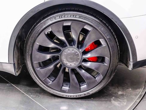 Used 2022 Tesla Model Y Performance AWD/4WD image 9