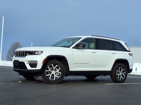 Used 2024 Jeep Grand Cherokee Limited image 2