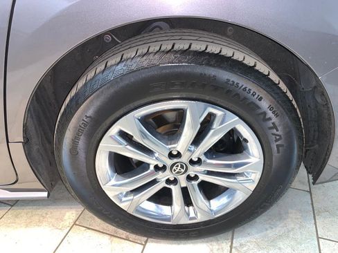 Used 2021 Toyota Sienna XLE image 11