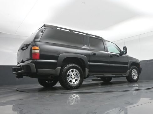 Used 2005 Chevrolet Suburban Z71 w/ Preferred Equipment Group AWD/4WD image 49
