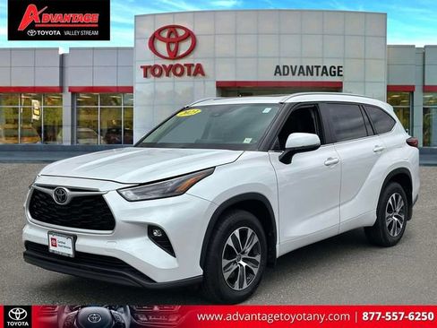 Used 2023 Toyota Highlander XLE AWD/4WD image 4