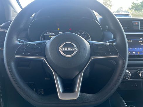 Used 2025 Nissan Versa SV image 28