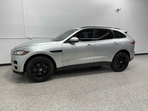 Used 2019 Jaguar F-PACE Premium image 2