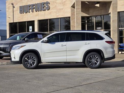 Used 2018 Toyota Highlander XLE image 4