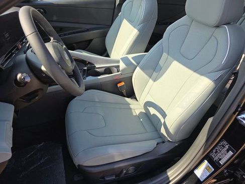 Certified 2025 Hyundai Elantra Limited image 27