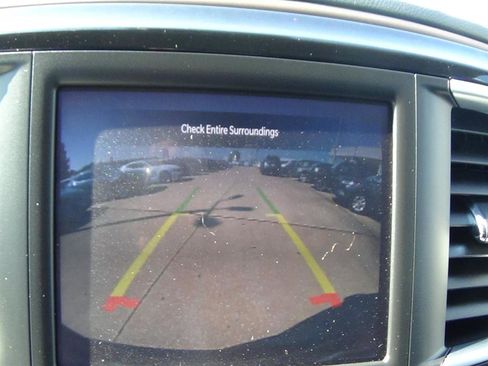 Used 2023 Chrysler Voyager LX image 28