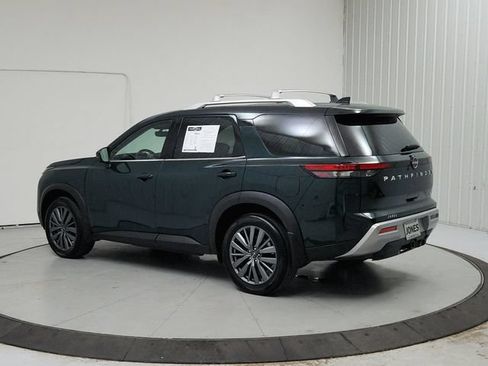 Used 2025 Nissan Pathfinder SL w/ SL Premium Package FWD image 5