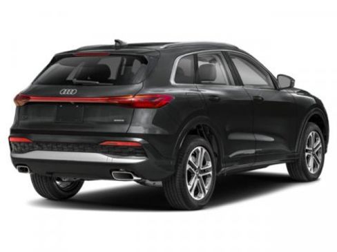 Used 2025 Audi Q5 Premium Plus w/ Premium Plus AWD/4WD image 2