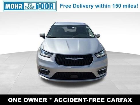 Used 2023 Chrysler Pacifica Touring-L image 8