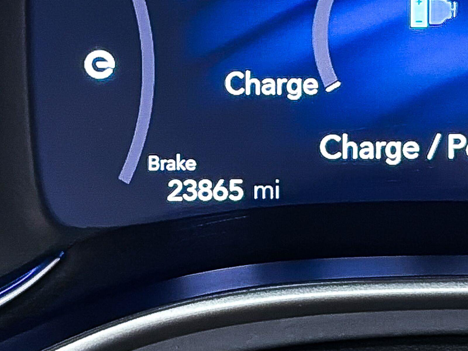 Used 2023 Chrysler Pacifica Touring-L w/ Uconnect Theater Family Group FWD image 35