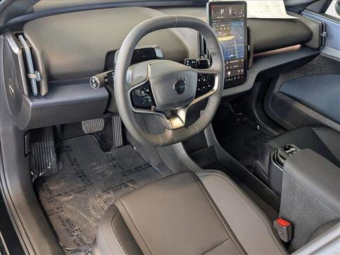 New 2025 Volvo EX30 Plus w/ Protection Package Premier image 3