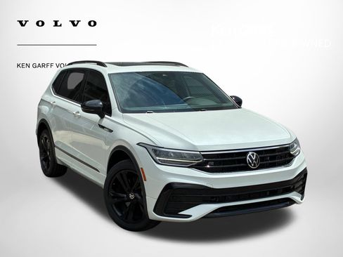 Used 2023 Volkswagen Tiguan SE R-Line AWD/4WD image 1
