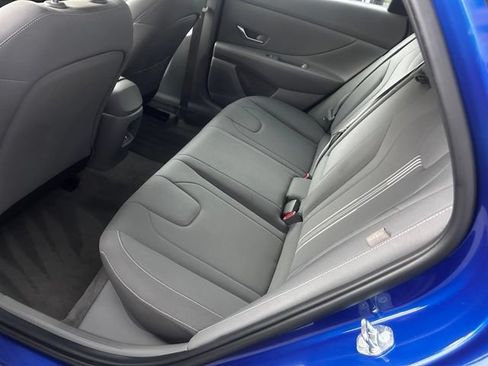 Used 2025 Hyundai Elantra SEL FWD image 12