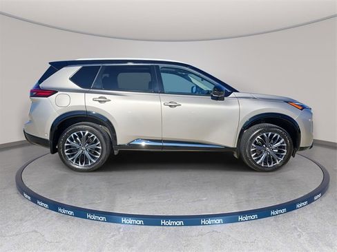 Used 2024 Nissan Rogue Platinum image 5