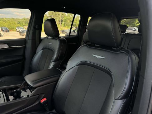 Used 2022 Jeep Grand Cherokee Trailhawk w/ Advanced Protech Group II AWD/4WD image 15