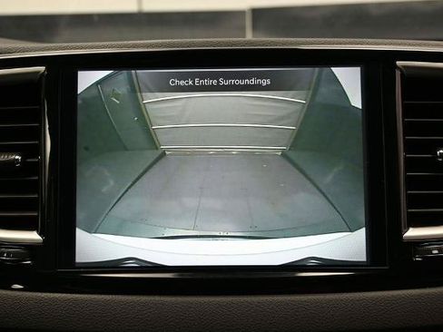 Used 2024 Chrysler Pacifica Touring-L FWD image 40
