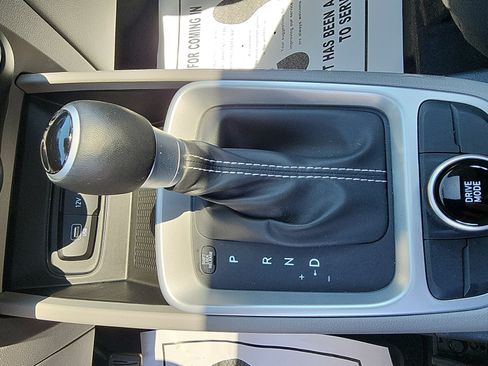 Used 2025 Hyundai Venue SEL FWD image 19