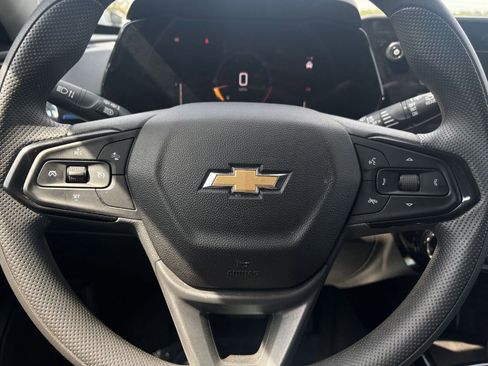 Used 2025 Chevrolet Trax LT image 27