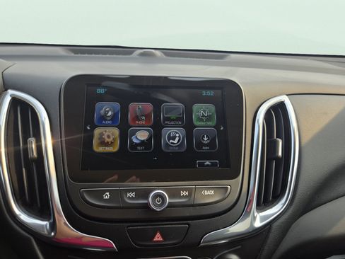 Used 2018 Chevrolet Equinox LT w/ Sun & Infotainment Package AWD/4WD image 17