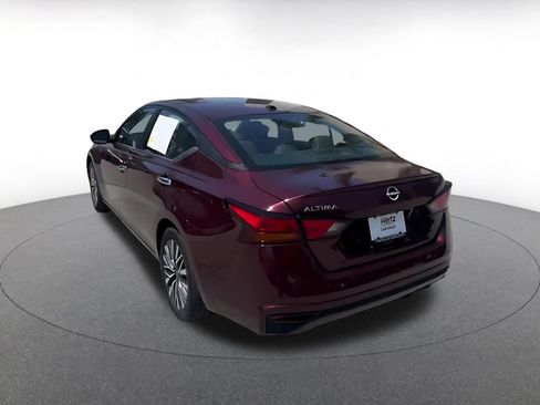 Used 2025 Nissan Altima 2.5 SV FWD image 9
