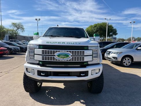 Used 2019 Ford F350 Platinum w/ Platinum Ultimate Package image 2