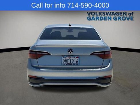 Used 2023 Volkswagen Jetta SE FWD image 7
