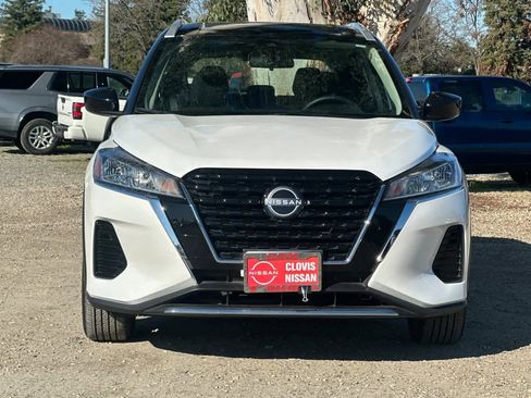 Used 2024 Nissan Kicks SV image 11