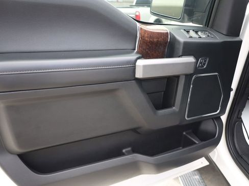 Used 2015 Ford F150 Platinum w/ Equipment Group 701A Luxury image 10