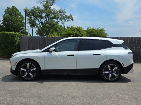 Used 2024 BMW iX xDrive50 w/ Sport Package AWD/4WD image 2