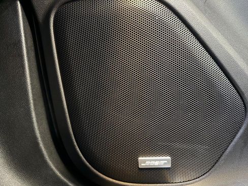 Used 2023 GMC Acadia SLT w/ Elevation Edition FWD image 32